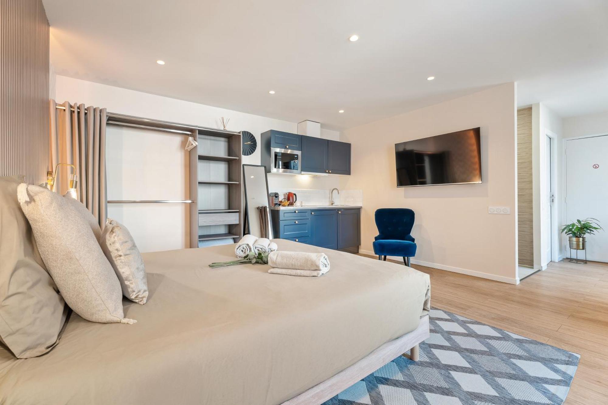 Nice Renting - Love Room Massena - Luxe Room - Jacuzzi - Terrace - King Bed - Ac ภายนอก รูปภาพ