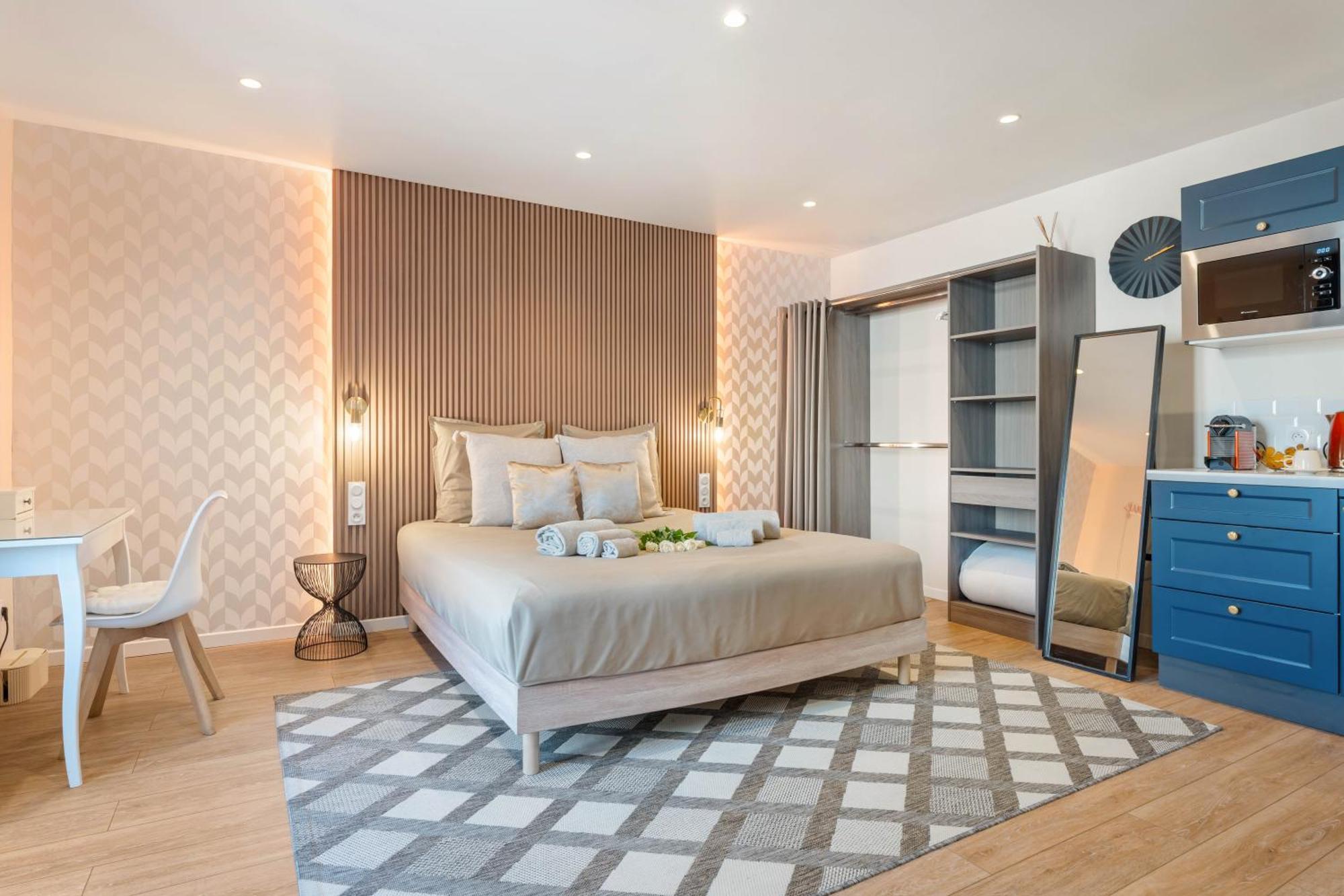 Nice Renting - Love Room Massena - Luxe Room - Jacuzzi - Terrace - King Bed - Ac ภายนอก รูปภาพ